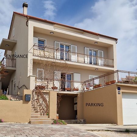 Summer Breeze Apartment - Quiet Place With A Spectacular View And A Garden شيبينيك المظهر الخارجي الصورة